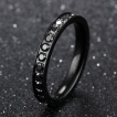 Bague femme noire en acier  pourtour de pierres