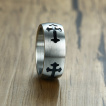 Bague homme acier bross  croix mdivale noire