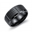 Bague homme noire en acier à sillons croisés