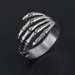 Bague homme rock en acier  main squelette