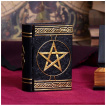 Boite en forme de livre de sorts avec pentagramme (15cm)