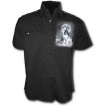 Chemise gothique homme à manches courtes avec loup dans une forêt enneigée