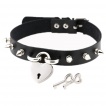 Collier chocker noir  spikes et cadenas coeur 