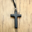 Collier croix de bois noire avec cordon