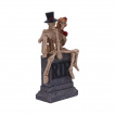 Figurine couple de squelettes assis sur une tombe (17cm) - Nemesis Now