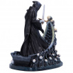 Figurine faucheur d'mes sans visage se tenant  la barre d'un sombre bateau  (19cm)