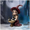 Figurine jolie sorcire pourpre Agatha lisant un grimoire avec son hibou (15cm)