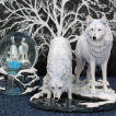 Figurine loups blancs se dsaltrant (35 cm)