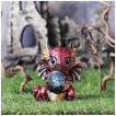 Figurine petit dragon rouge tenant une orbe (10,8cm)