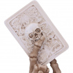 Main squelette tenant un As de pique  tte de mort (18,4cm) - Nemesis Now