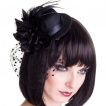 Mini chapeau noir fleuri à voilage
