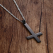 Pendentif croix noire renversée en acier (+chaine)