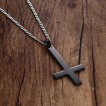 Pendentif croix noire renverse en acier (+chaine)