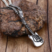 Pendentif guitare électrique en acier noirci