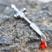 Piercing lobe oreille en forme d'épée style faux écarteur