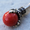 Piercing nombril  griffe de dragon et sphre rouge