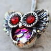 Piercing nombril hibou  plumage arc en ciel