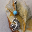 Piercing nombril soleil et lune style vintage avec turquoise