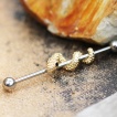 Piercing oreille industriel à petit serpent doré