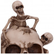 Tête de mort déco transpercée par des squelettes (17,7cm)