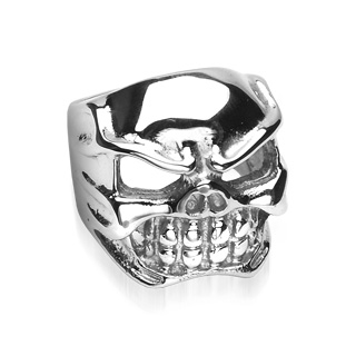 Bague gothique avec large tte de mort