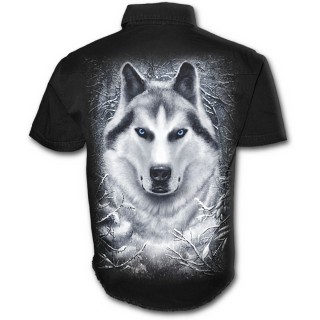 Chemise gothique homme  manches courtes avec loup dans une fort enneige