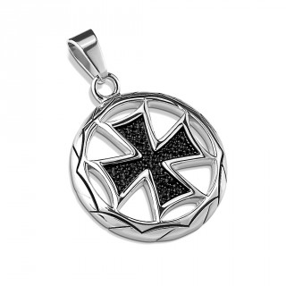 Pendentif acier croix de Malte cercle effet lave sche