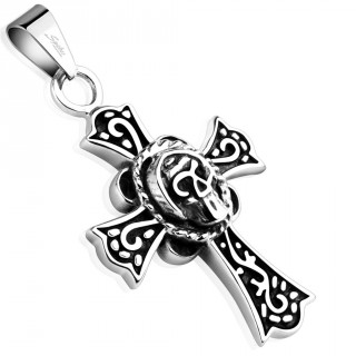 Pendentif croix celtique décoréee en acier avec crane