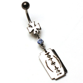 Piercing nombril croix de fer et rasoir